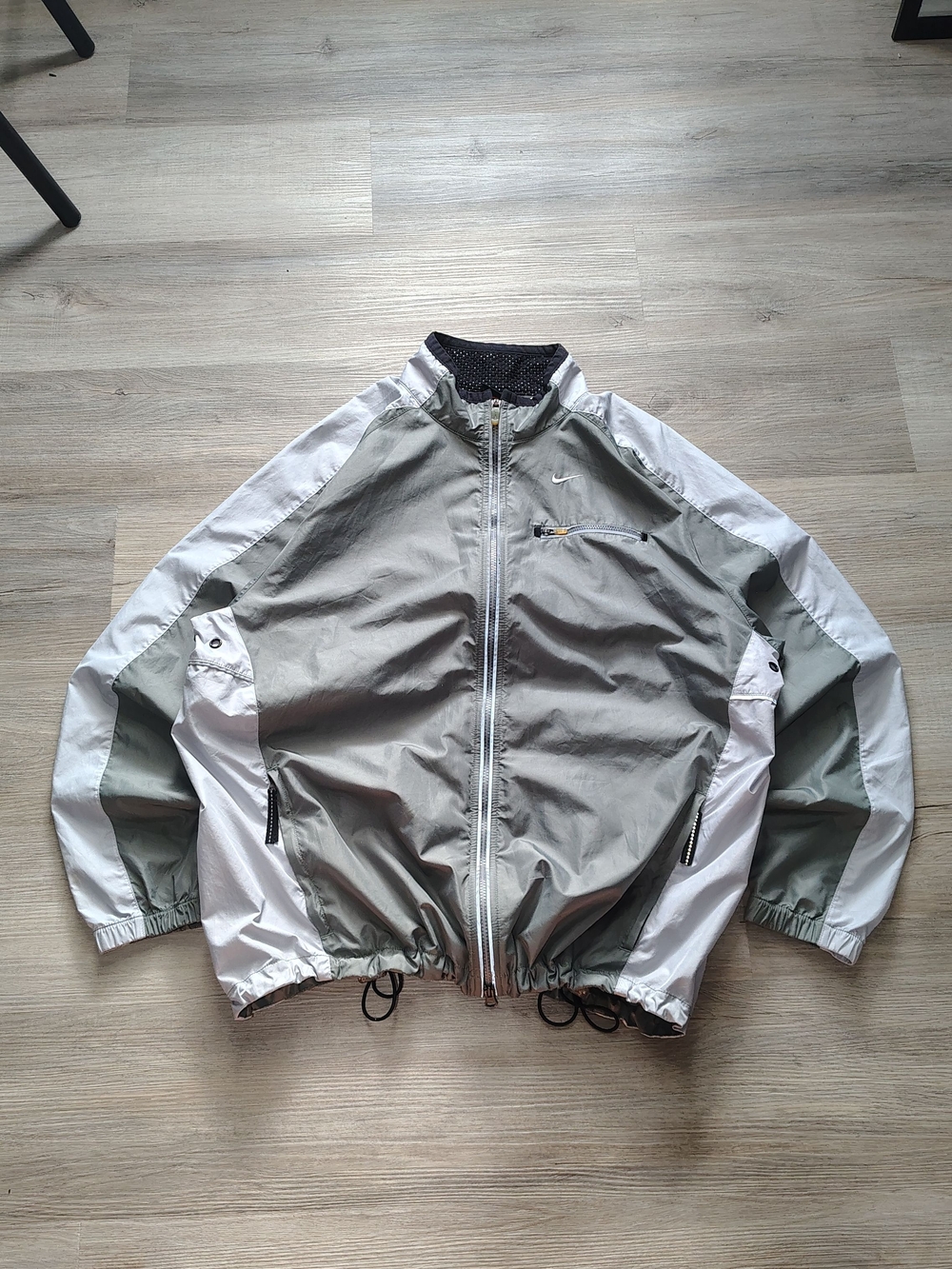 Vintage 90s Nike Men's Gray and White Windbreaker Jacket
